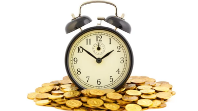 آلارم ساعت روی سکه‌های طلا برای نمایش زمان خرید