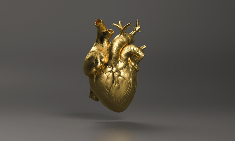 تصویر یک قلب طلایی رنگ