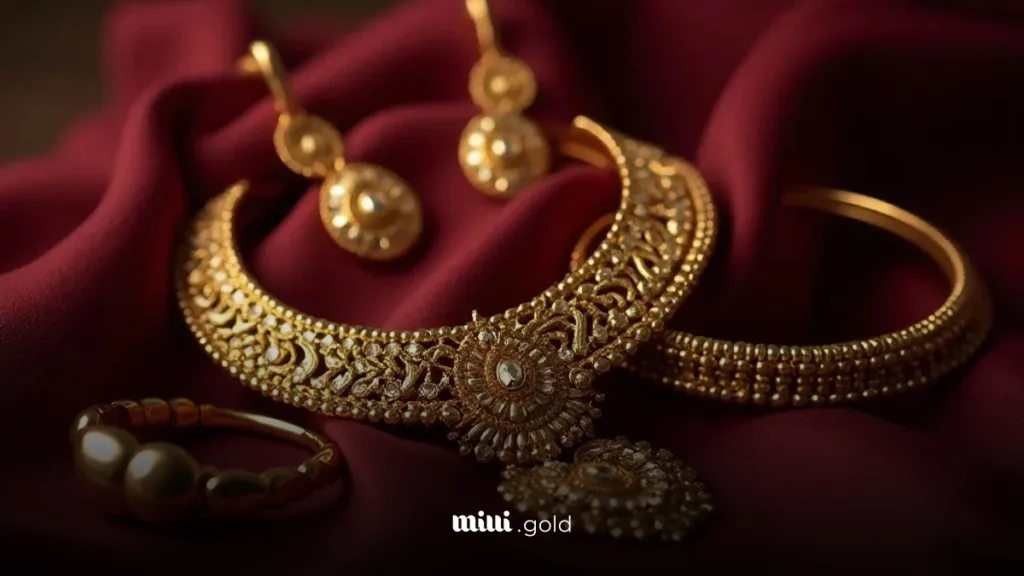 ست دستبند، گردنبند و گوشواره طلا.